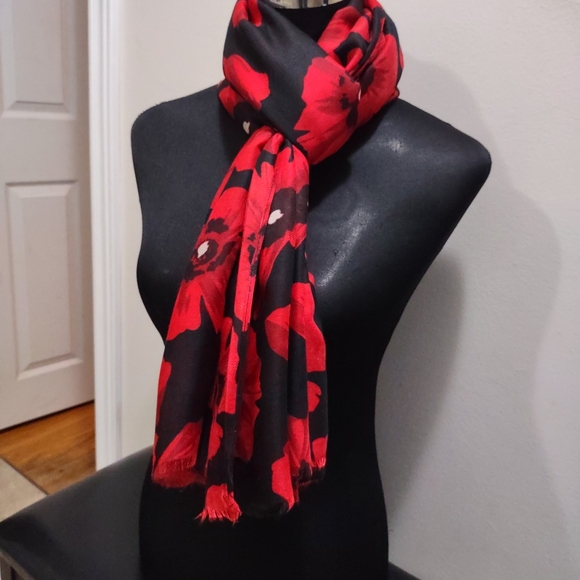 Poppy Scarf - Picture 3 of 5